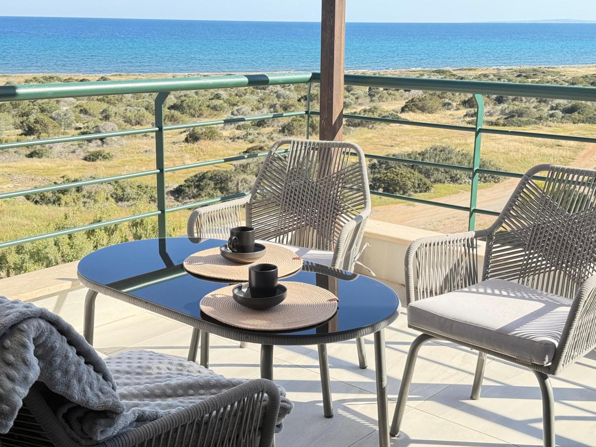 Relaxing Penthouse Suites By The Sea Vokolidha Room photo
